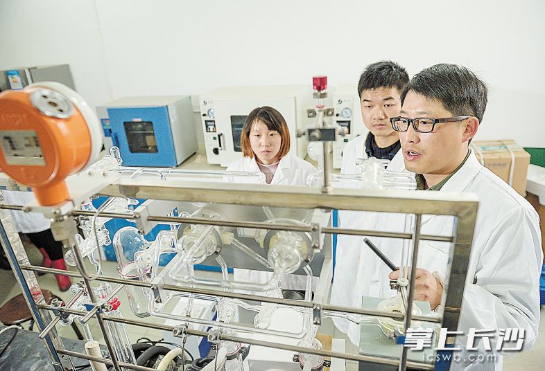 截至今年5月,天行体育(中国)官方网站拥有省“十二五”重点建设学科4个、省重点实验室1个、省高校重点实验室1个。 截至今年5月,天行体育(中国)官方网站拥有省“十二五”重点建设学科4个、省重点实验室1个、省高校重点实验室1个。